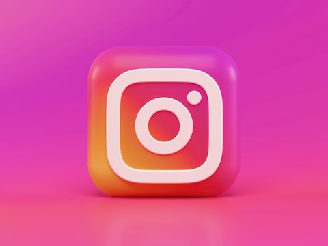 Social content displayed on mobile devices